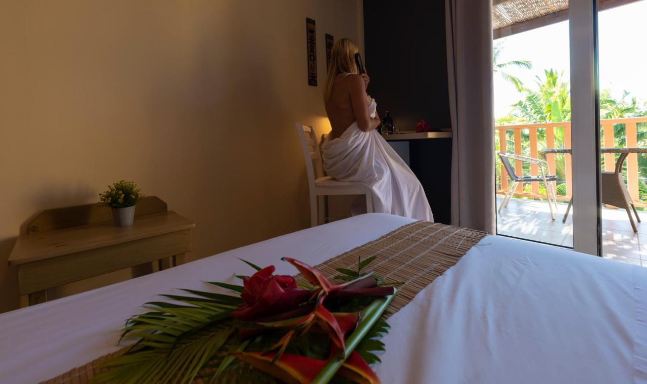Hotel Les Bougainvilliers سان جيل لي بان المظهر الخارجي الصورة