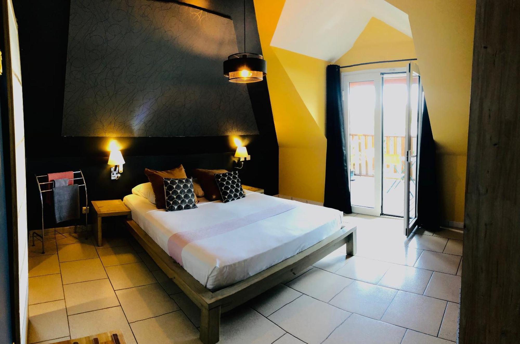 Hotel Les Bougainvilliers سان جيل لي بان المظهر الخارجي الصورة
