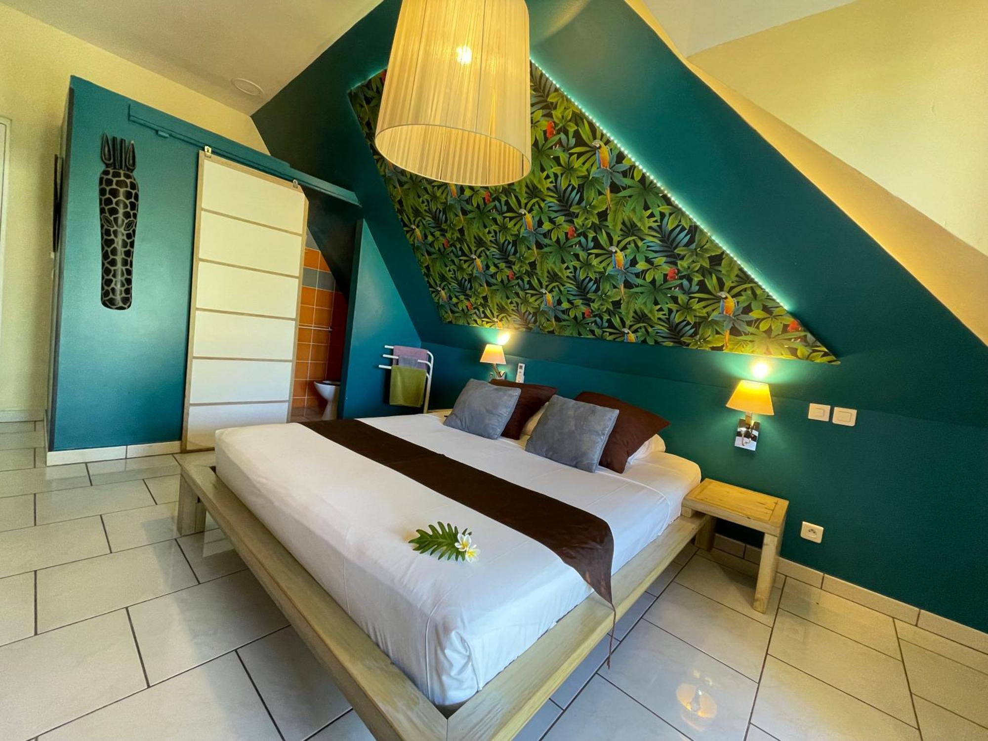 Hotel Les Bougainvilliers سان جيل لي بان المظهر الخارجي الصورة