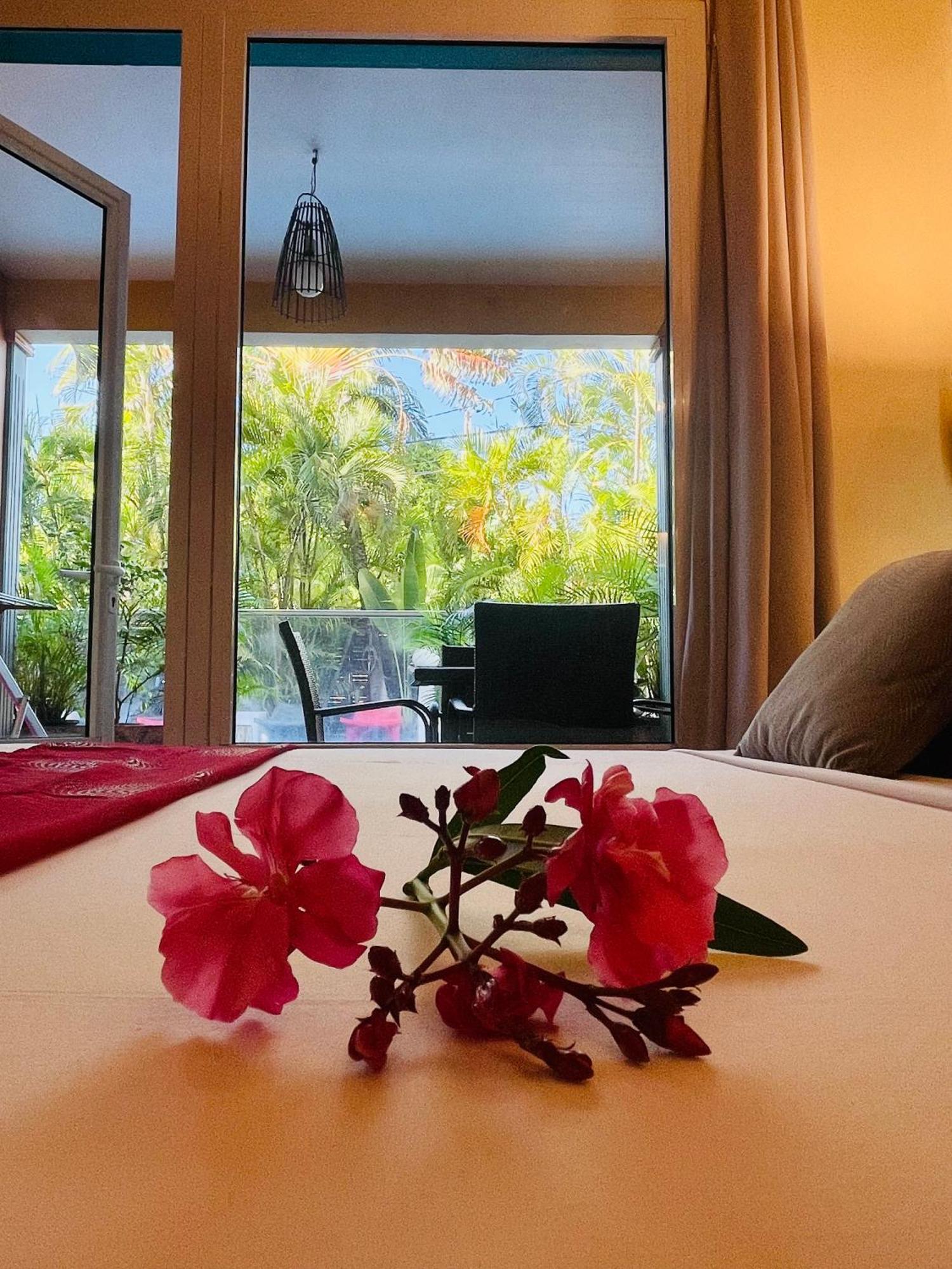 Hotel Les Bougainvilliers سان جيل لي بان المظهر الخارجي الصورة
