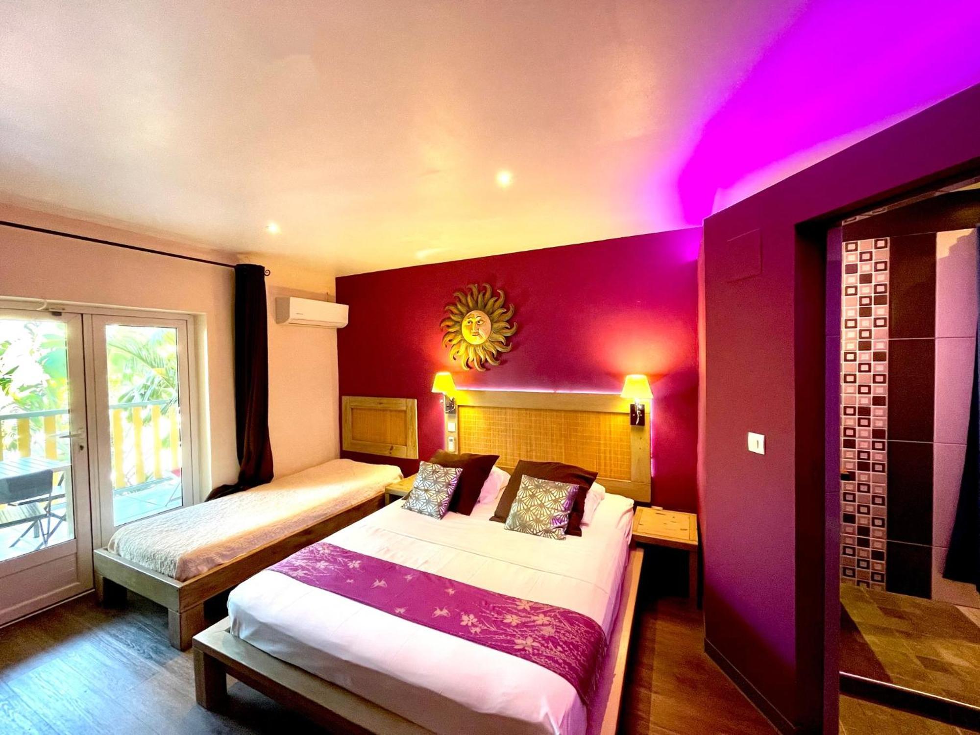 Hotel Les Bougainvilliers سان جيل لي بان المظهر الخارجي الصورة